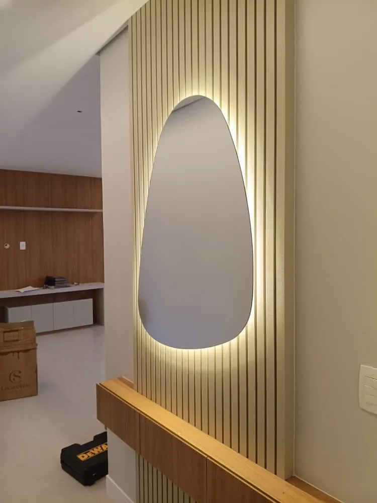 Espelho orgânico com LED sob medida