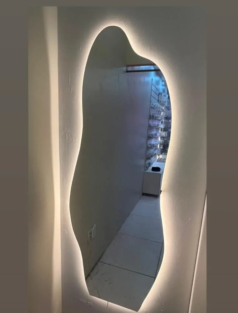 Espelho com LED orgânico